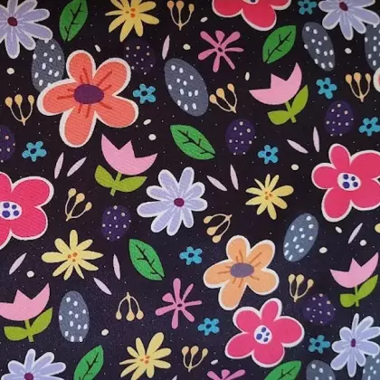 Detail zimního softshellu s digitálním potiskem květin – hřejivý materiál s fleecem vhodný na bundy a kalhoty. Softshell potisk kytičky, digi tisk zimní s fleecem